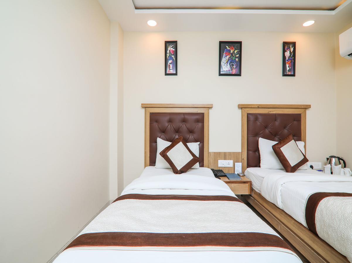 Hotel Amar International New Delhi Exterior photo