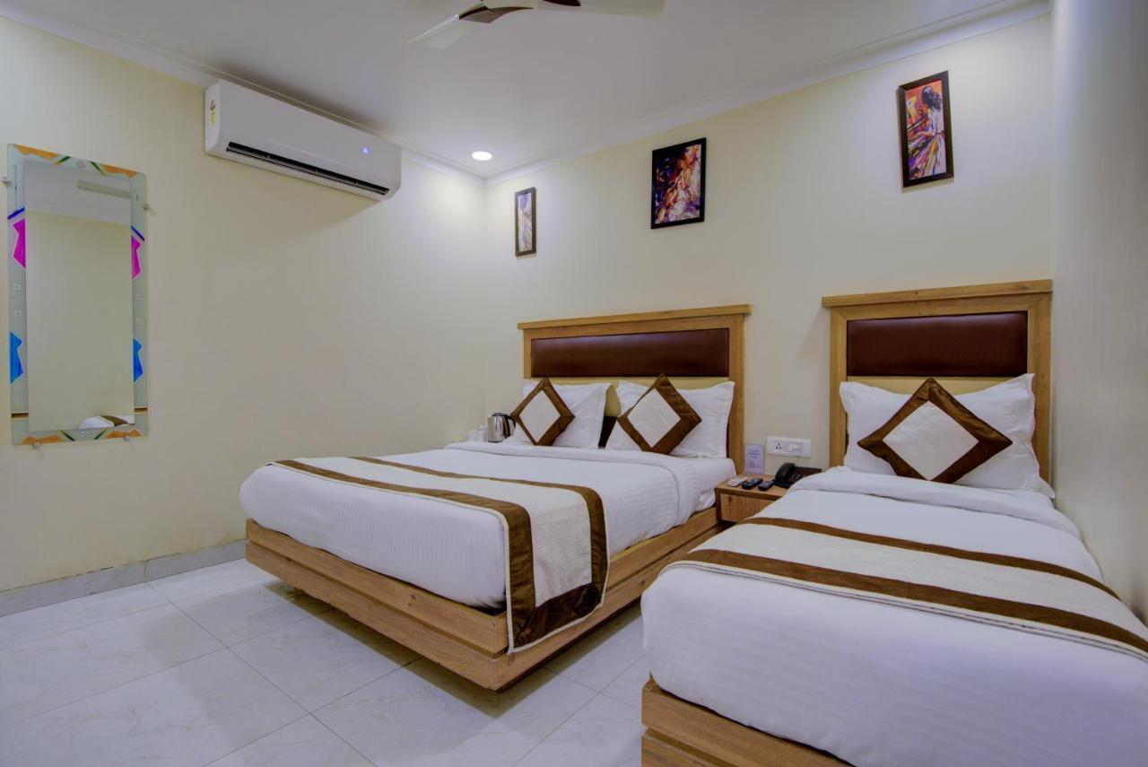 Hotel Amar International New Delhi Exterior photo